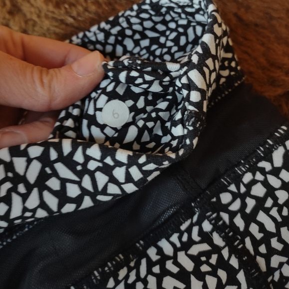 Lululemon Inspire Tight ll (Mesh) - Picture 9 of 9